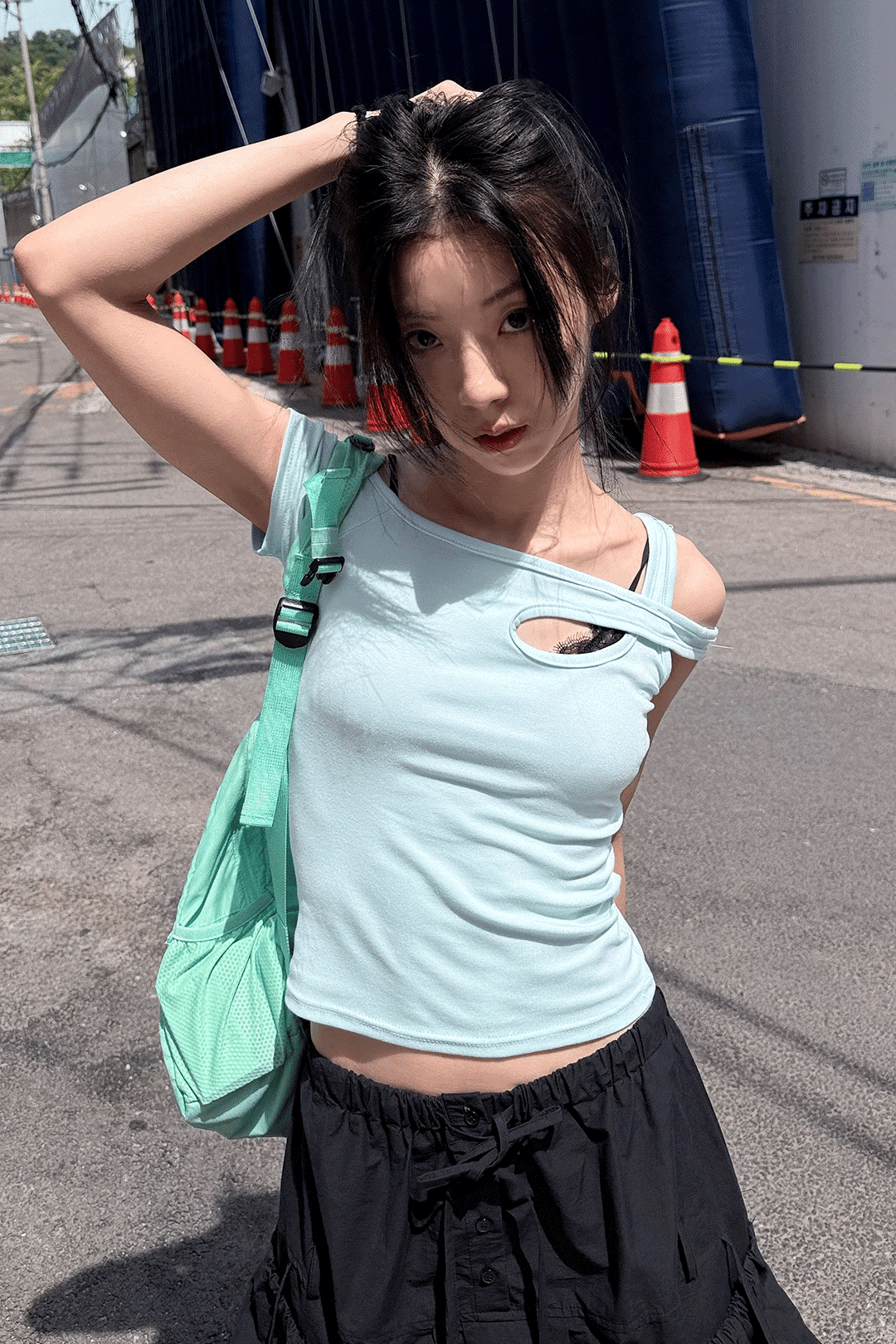 woohwa-ss-26-cutout-strap-t-shirt-black-black-s