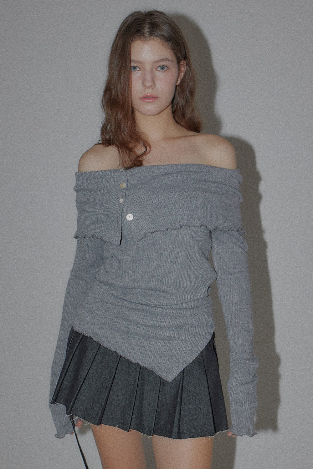 dearstalker-fw-24-kate-button-offshoulder-t-grey