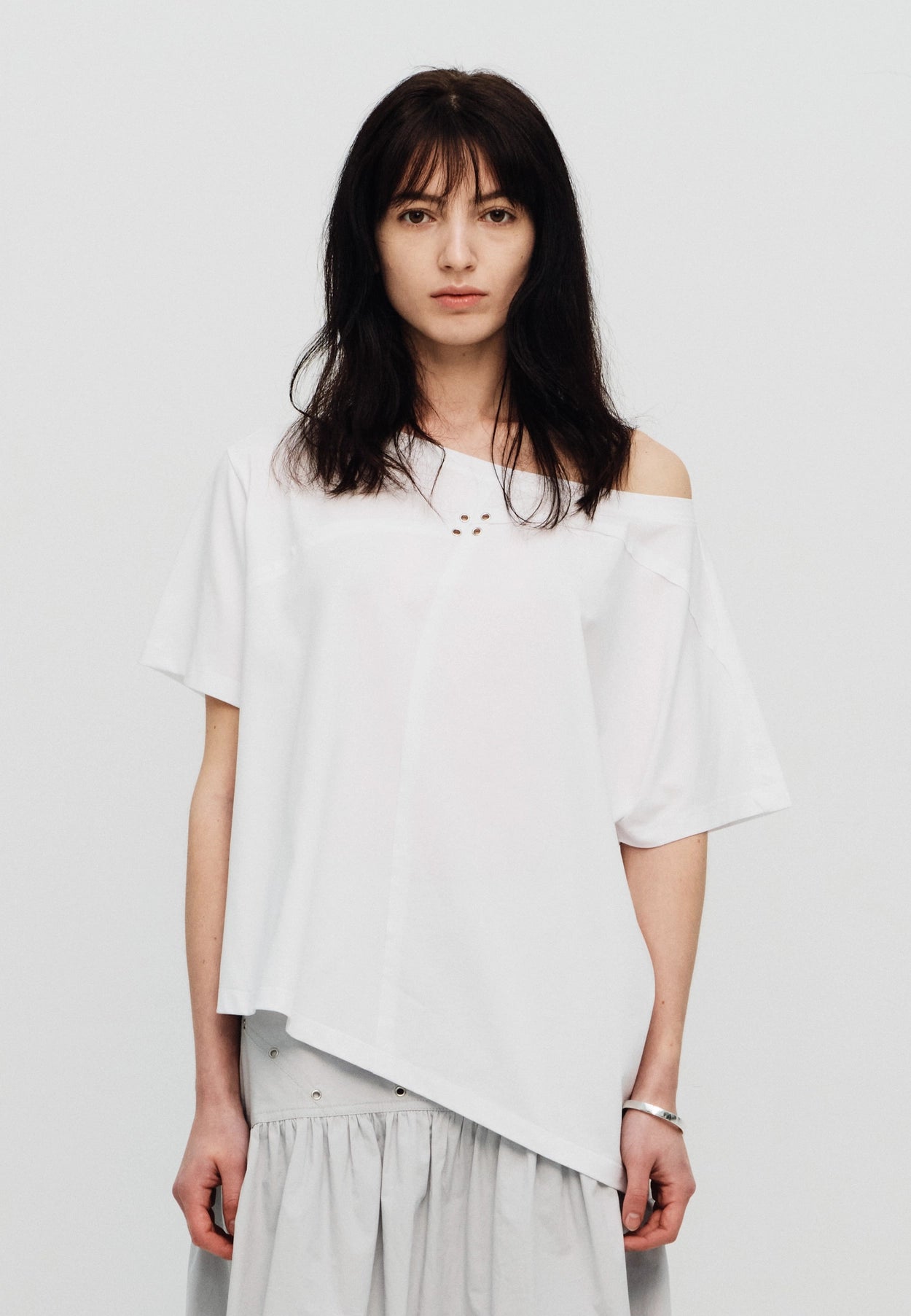 sealot-ss-25-signature-cut-eyelet-one-shoulder-half-sleeve-top-white-white-o