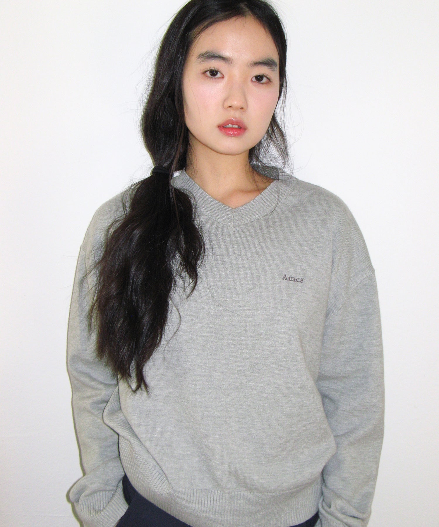 ames-worldwide-ss-26-basic-v-neck-knit-grey-grey-s