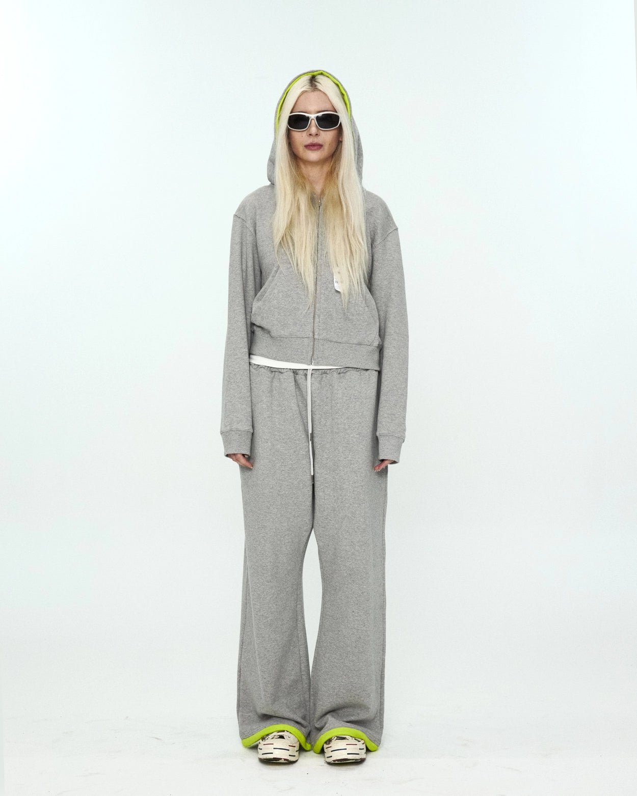 gyko-ss-25-color-point-sweat-pants-(green-&-grey)