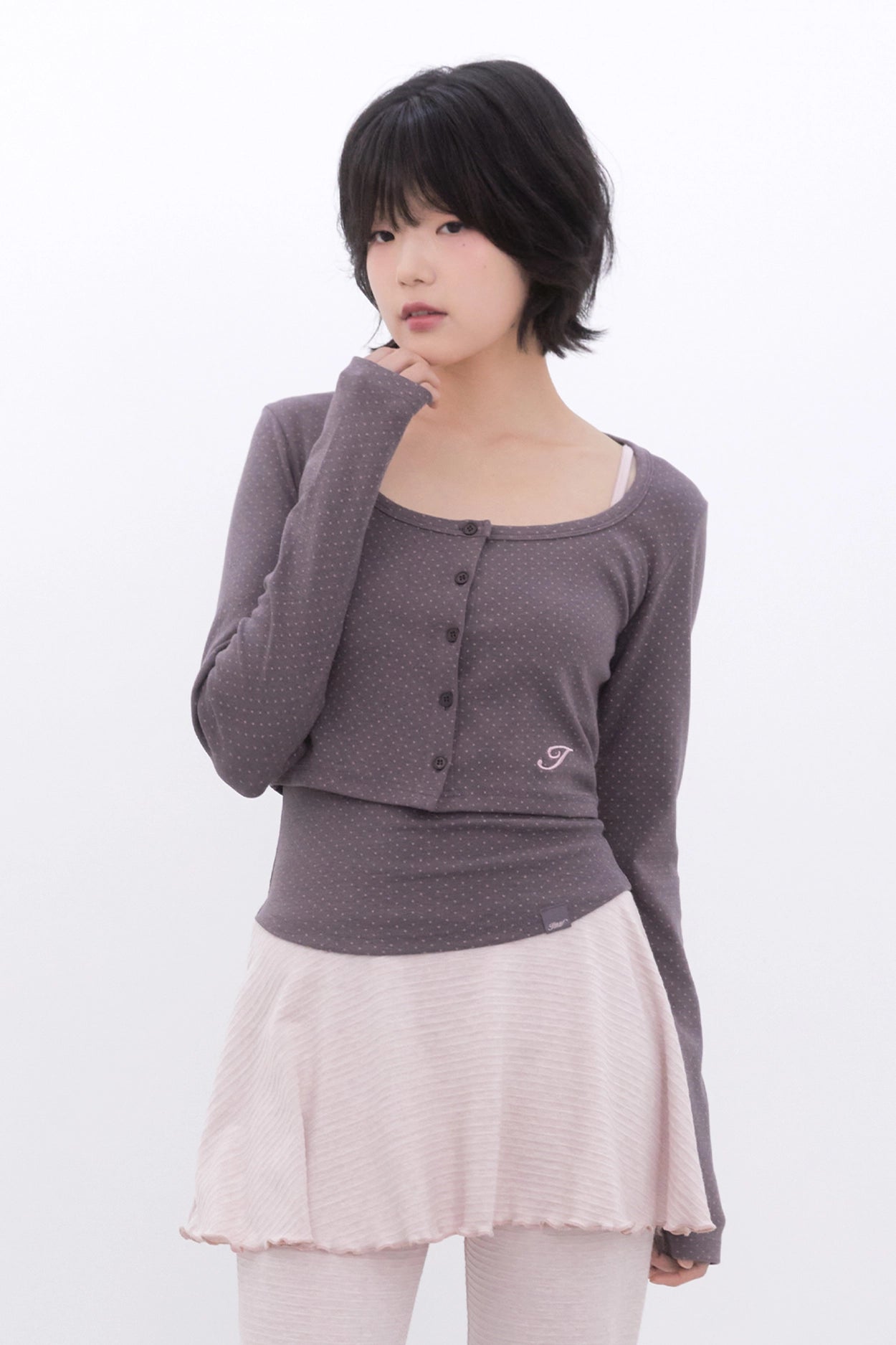 innermuseum-ss-25-dot-button-crop-cardigan-(cocoa)