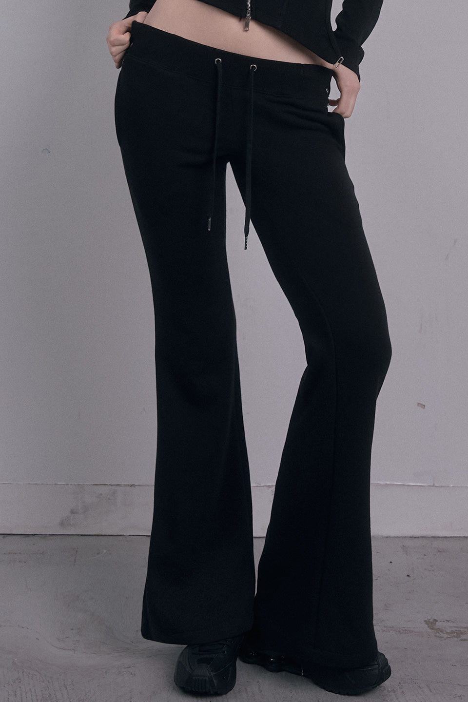 damio-fw-26-contour-low-rise-flare-pants-black-black-s