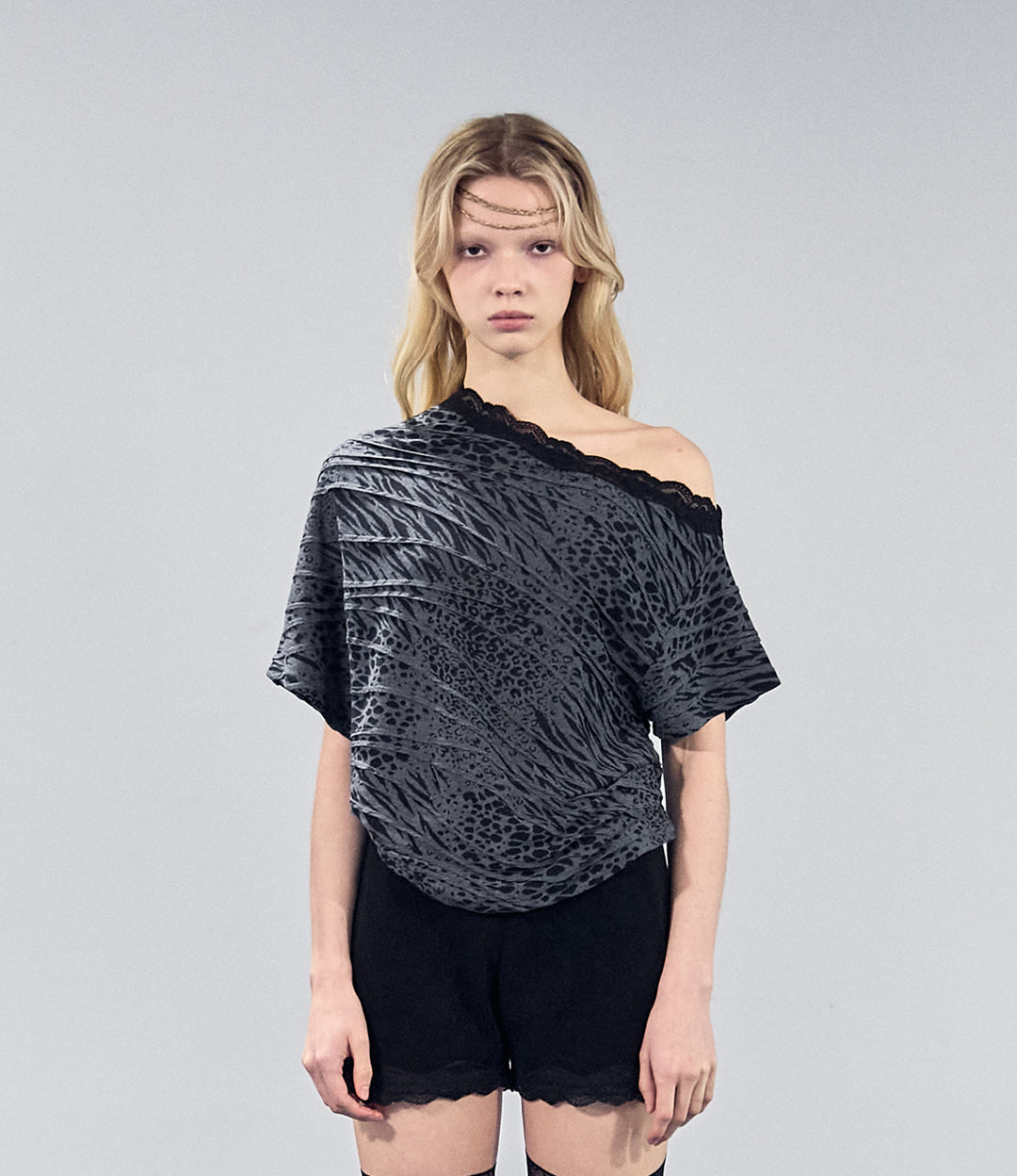 hagamos-ss-26-leopard-lace-slant-top-charcoal-charcoal-s