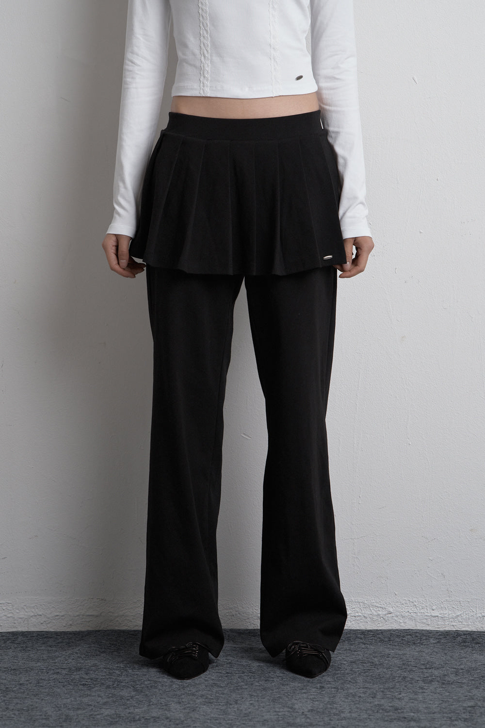 synerjyn-fw-25-banding-pleated-skirt-pants-black-black-s