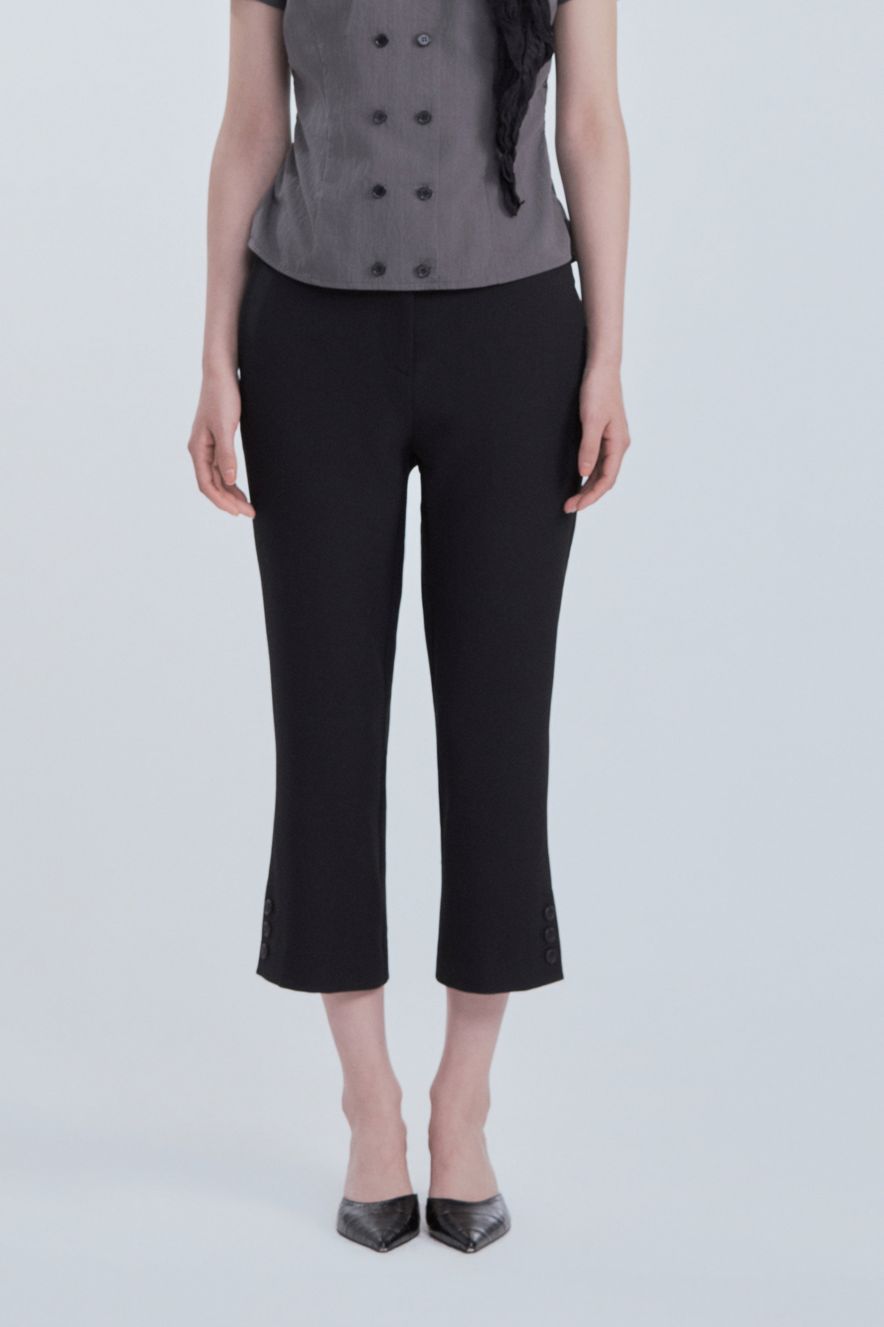 mausoleum-fw-26-emma-side-slit-button-capri-pants-black-black-s