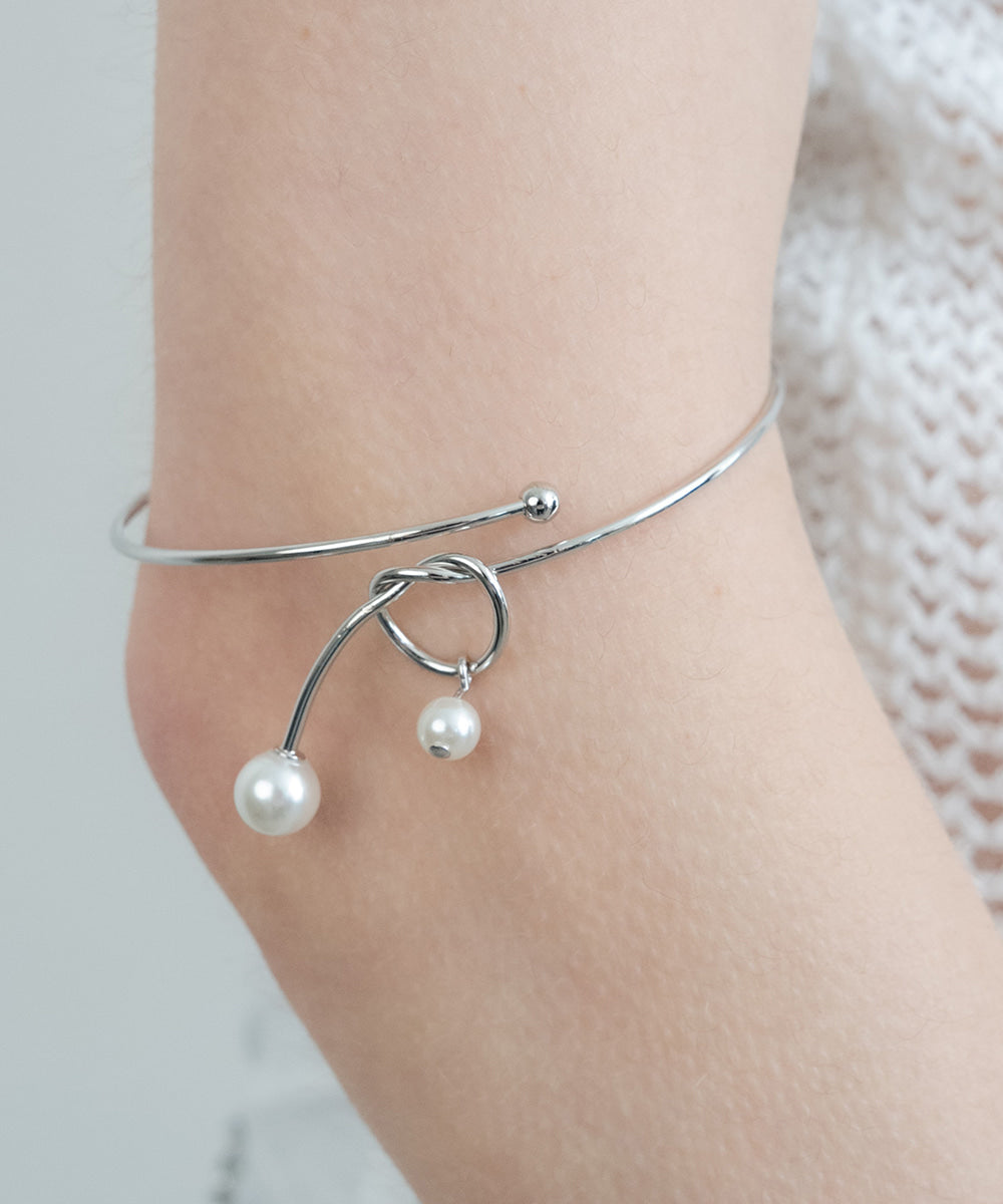 xanadu-ss-26-pearl-bangle-pearl-s