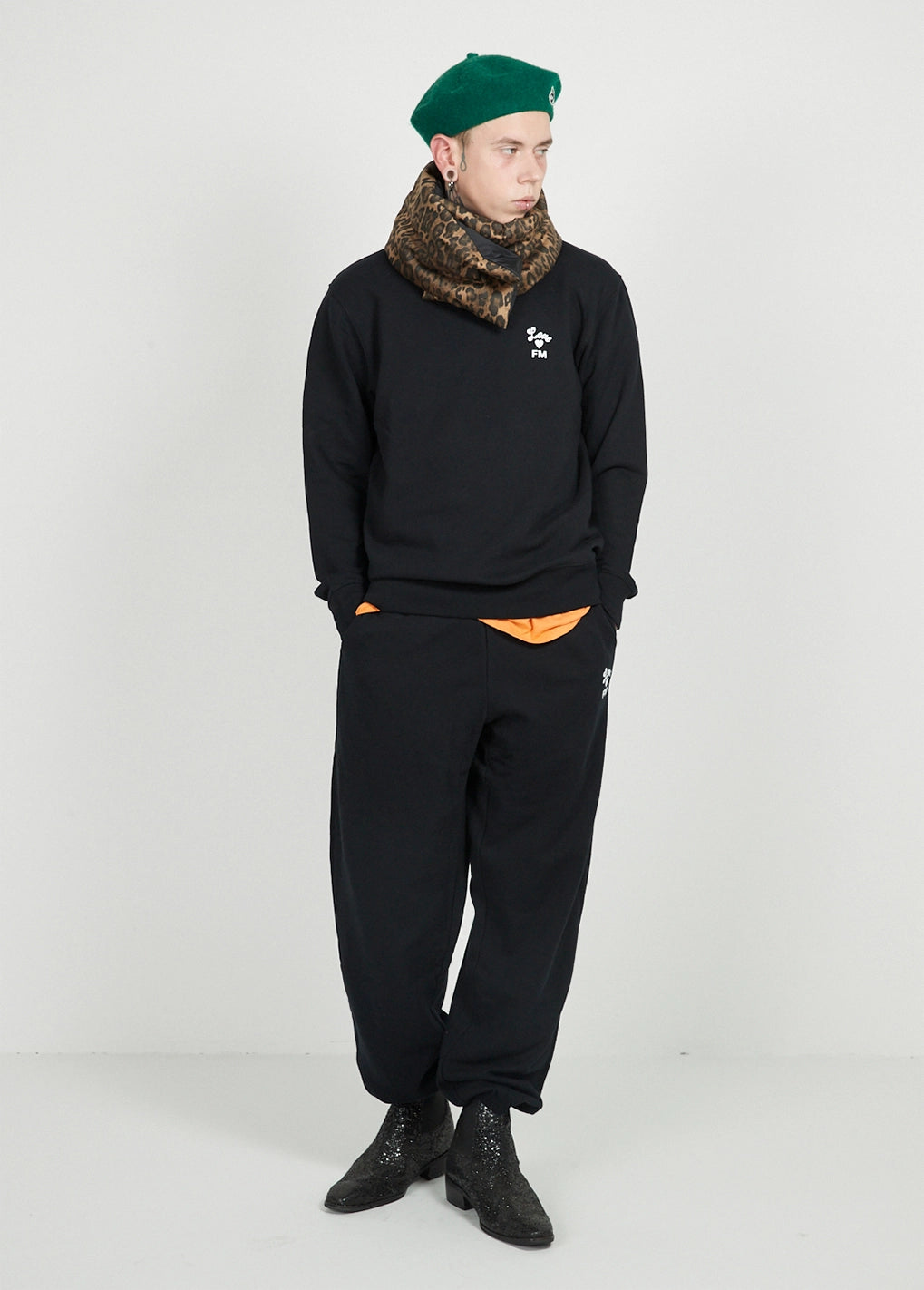 fm91-02-ss-26-matches-padding-goose-muffler-leopard-black-black-s