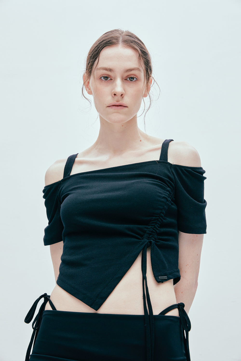 ssy-ss-25-2way-side-shirring-square-neck-tshirt-black