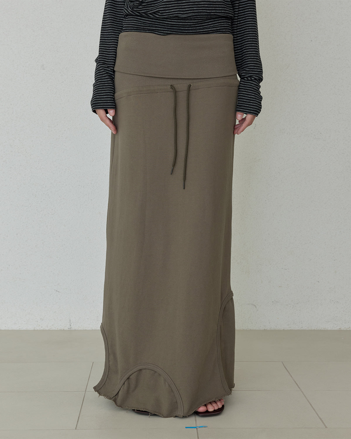 ordes-fw-25-fold-over-jersey-skirts-khaki-khaki-s