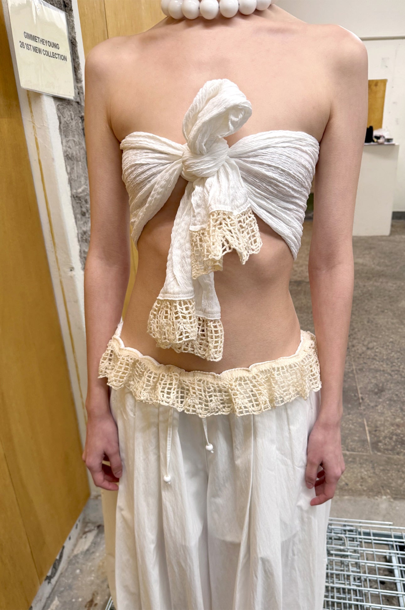 gimmetheyoung-ss-26-g-lace-knit-trim-muffler-white-white-s