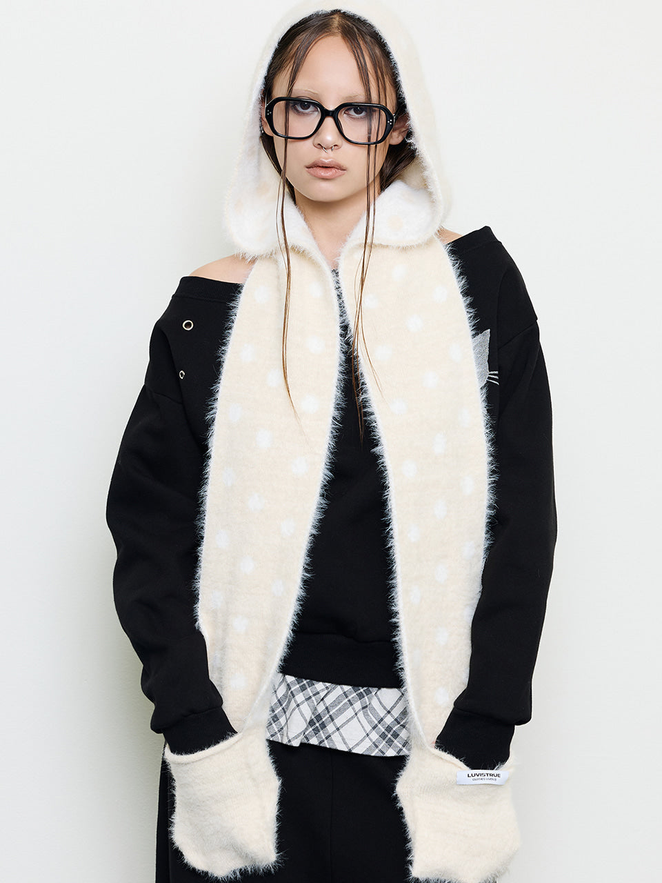 luv-is-true-fw-25-ev-dot-hood-muffler-cream-cream-s