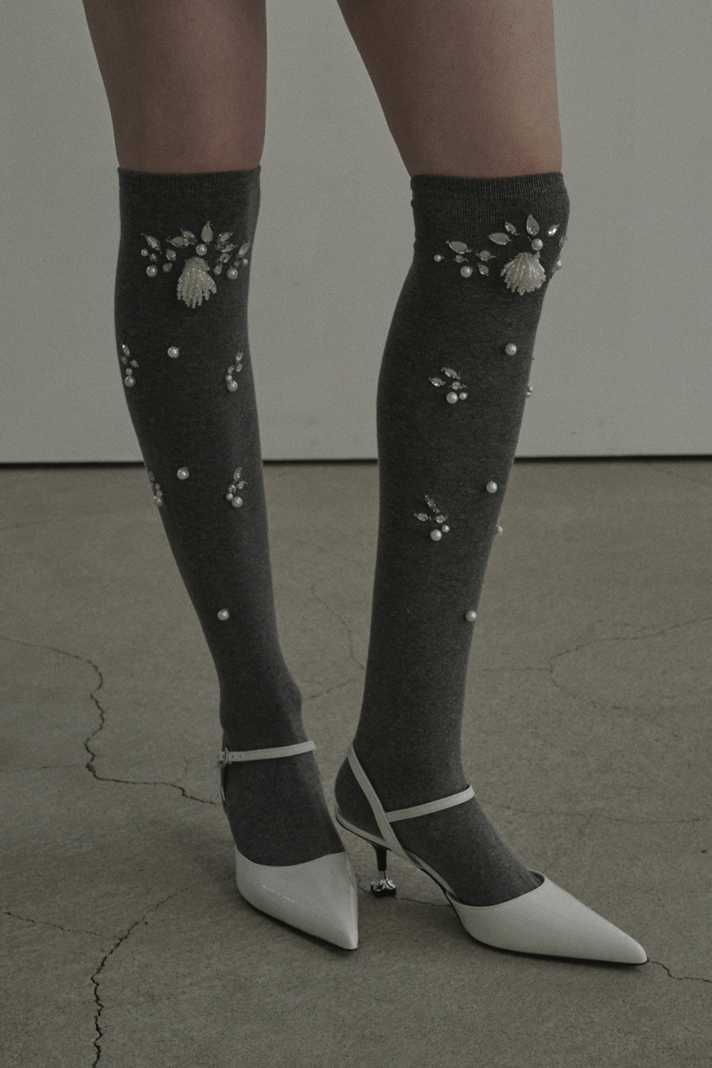 mausoleum-ss-25-pearl-knee-high-socksblack,grey