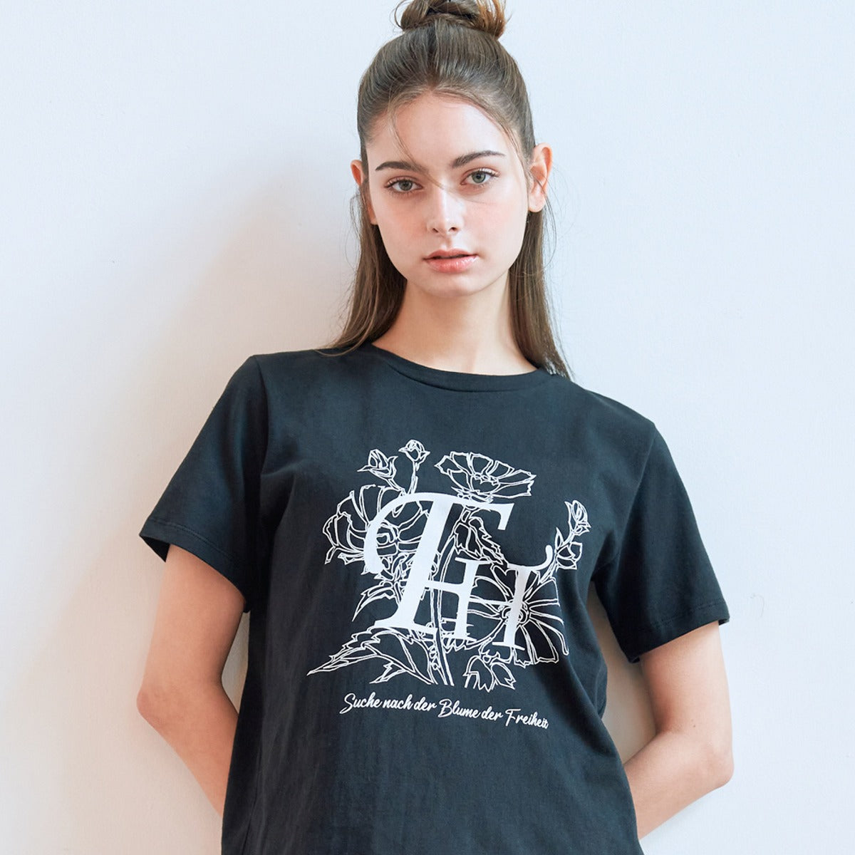 freiheit-ss-26-flower-logo-t-shirt-black-black-s