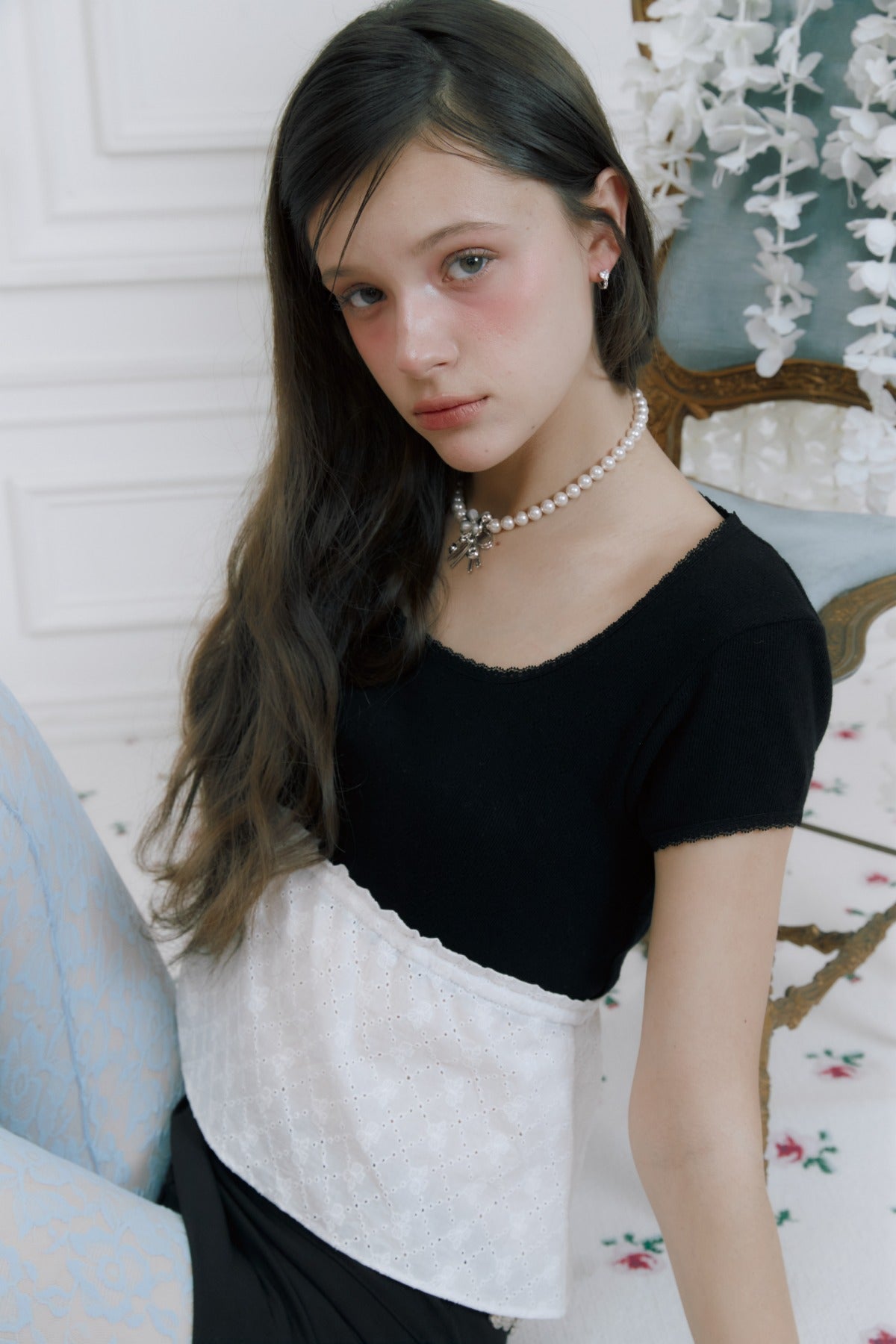 minnne-ss-25-lyn-square-neck-tshirt(black)