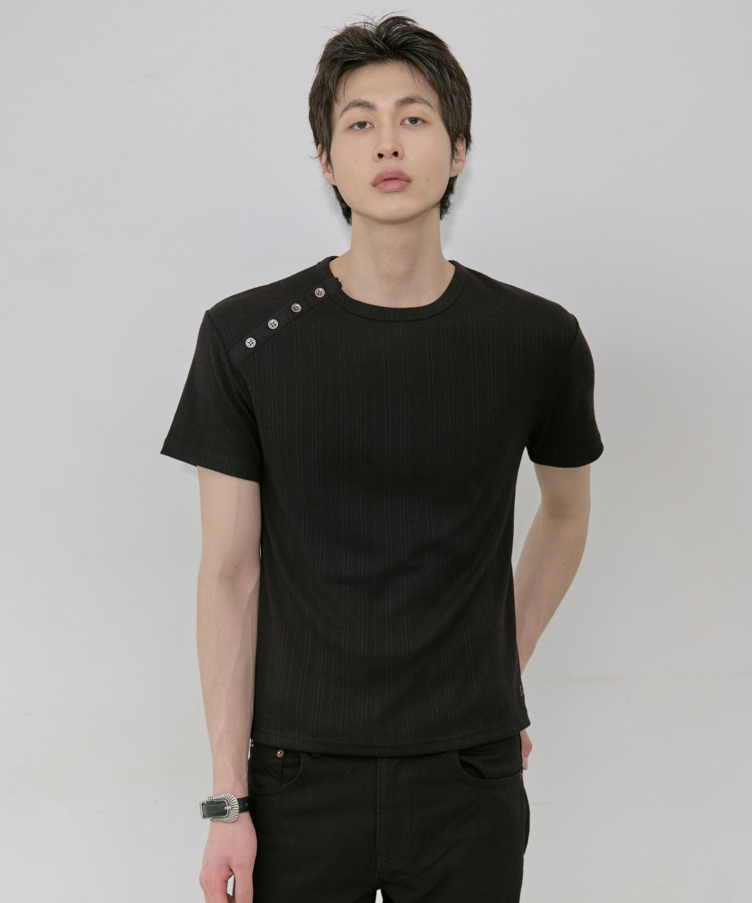 lekim-ss-26-shoulder-button-tee-black-black-s