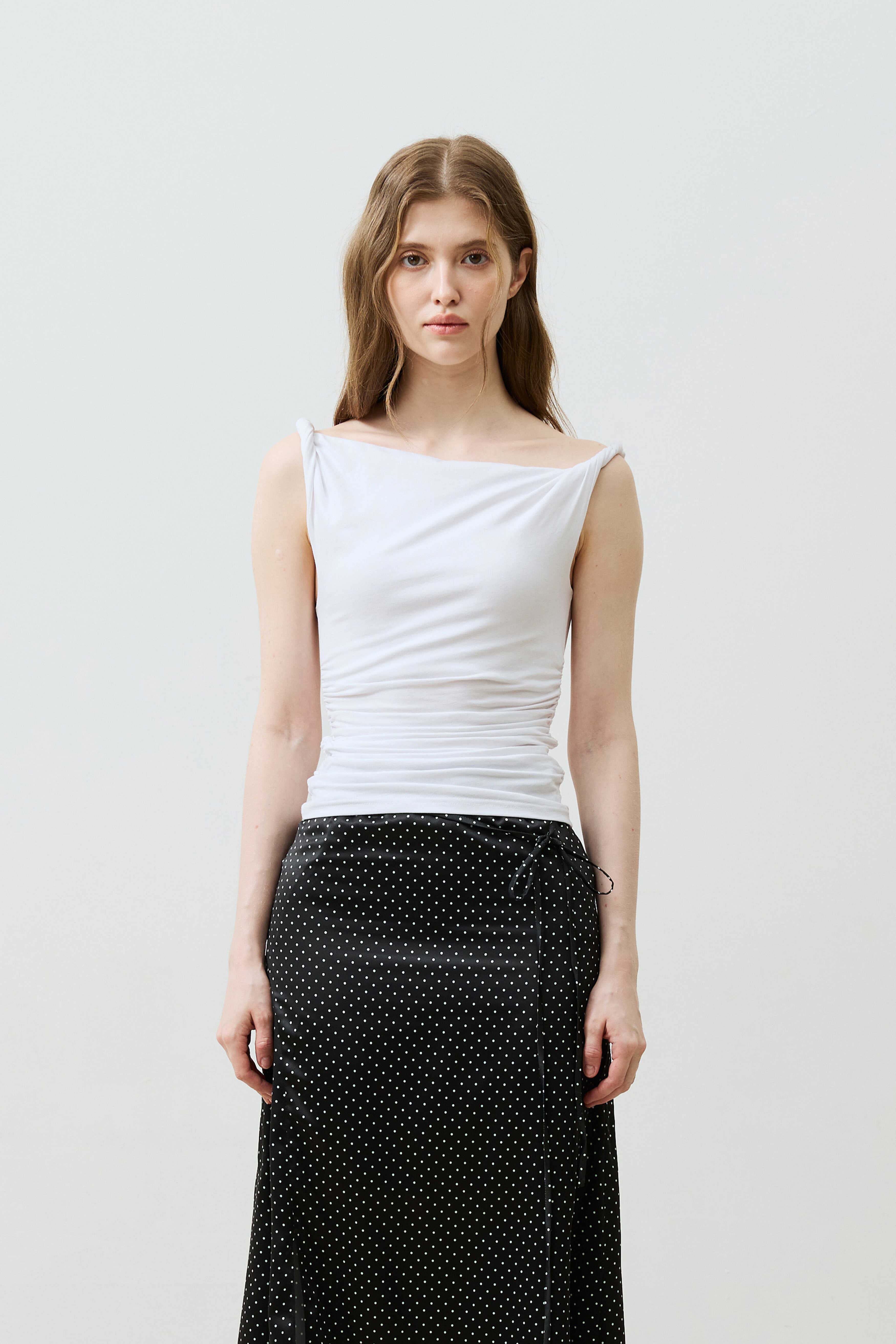 ari-ss-26-cos-twisted-shirrling-top-white-white-s