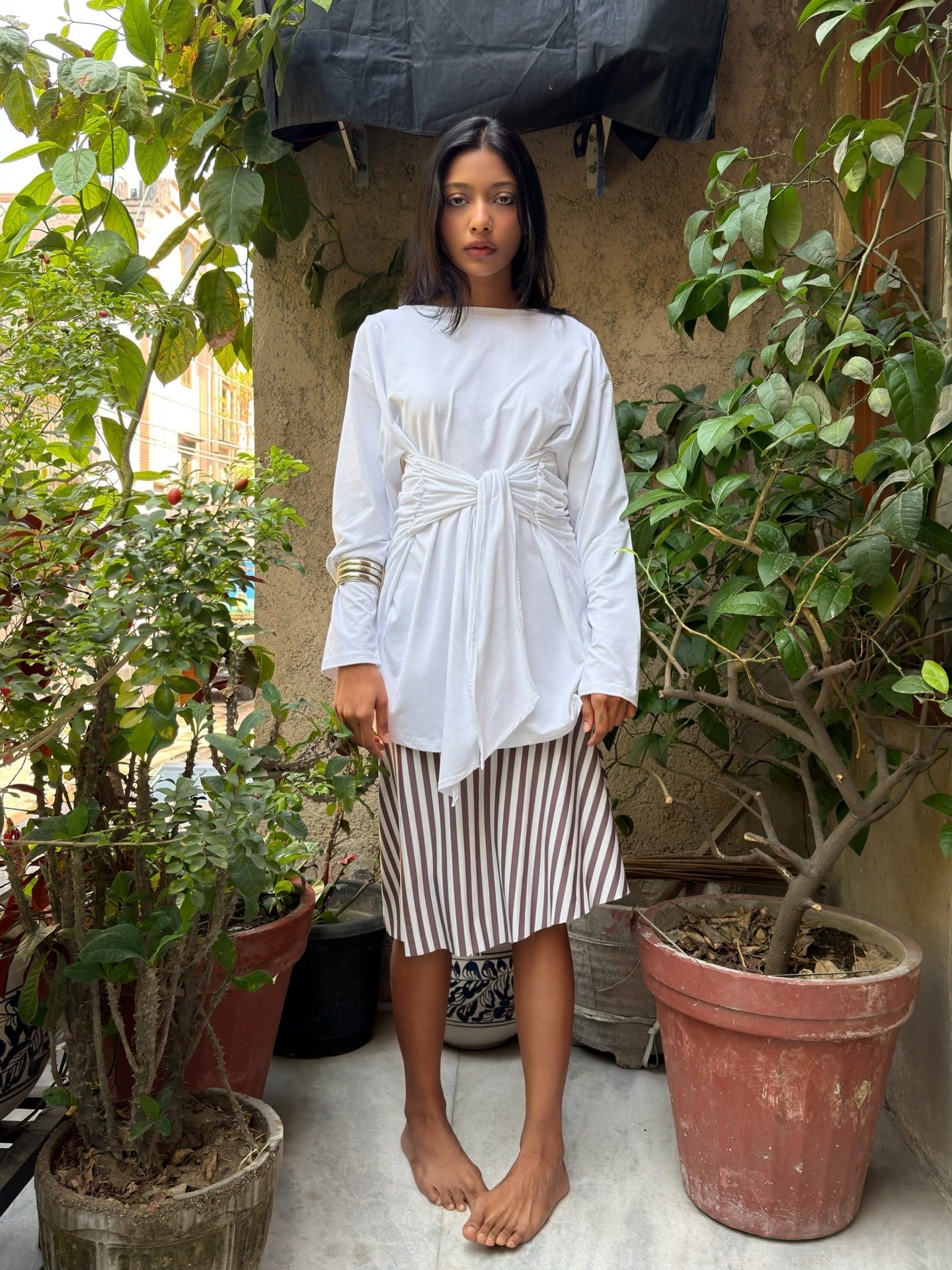 jaeshin-ss-26-unbalnce-stripe-mid-skirt-white-s
