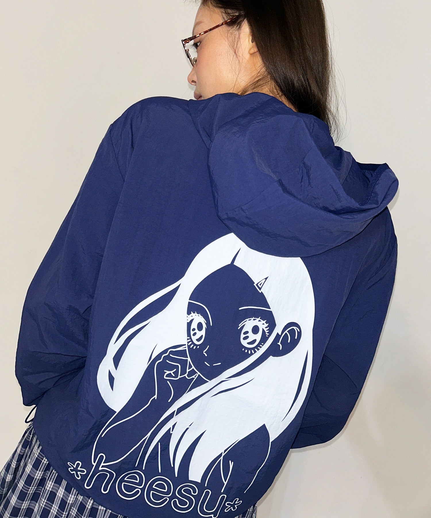 wonder-visitor-fw-25-heesu-hooded-windbreaker-navy-navy-s