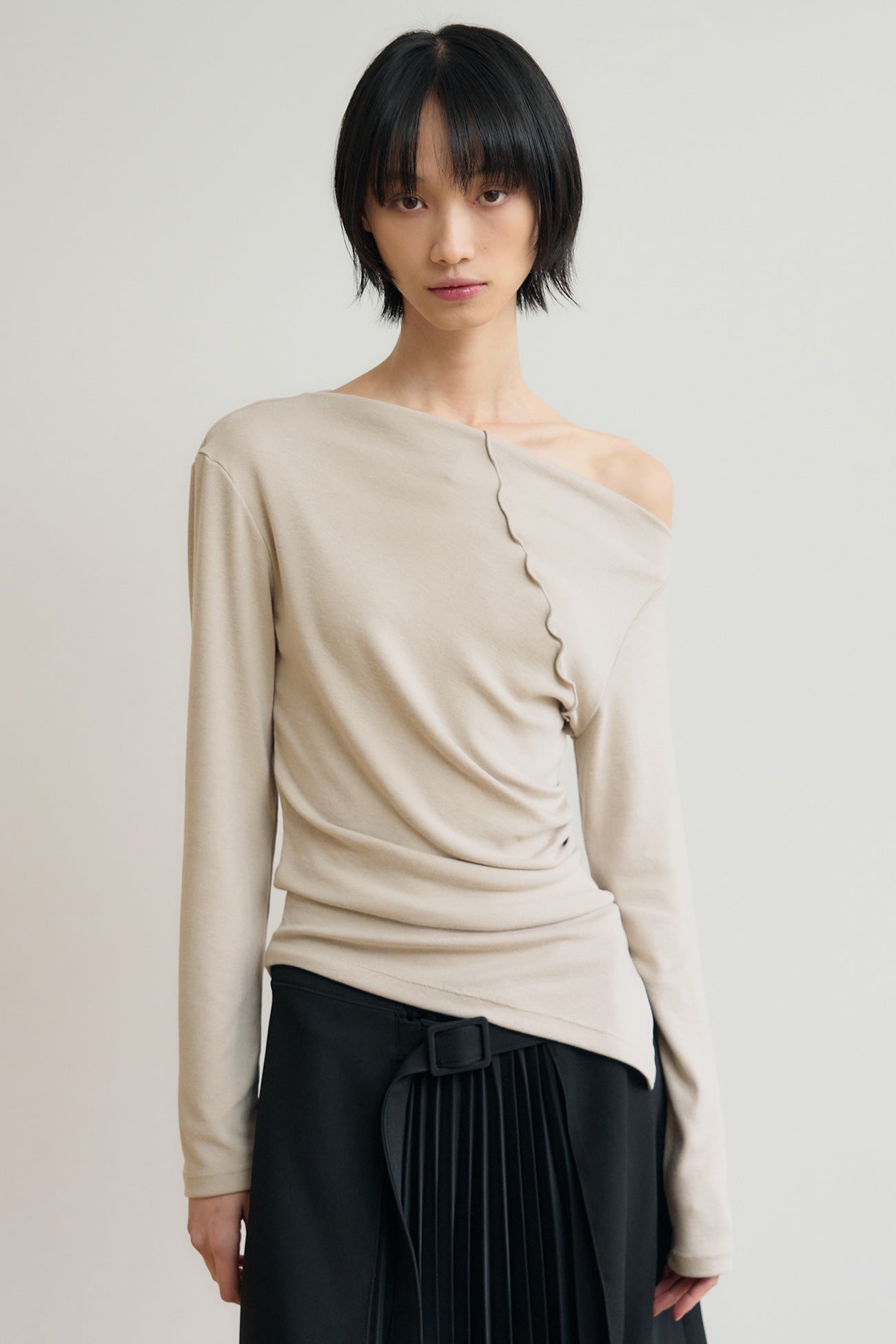 sis-a-fw-25-off-shoulder-unbalance-long-sleeve-beige-beige-s