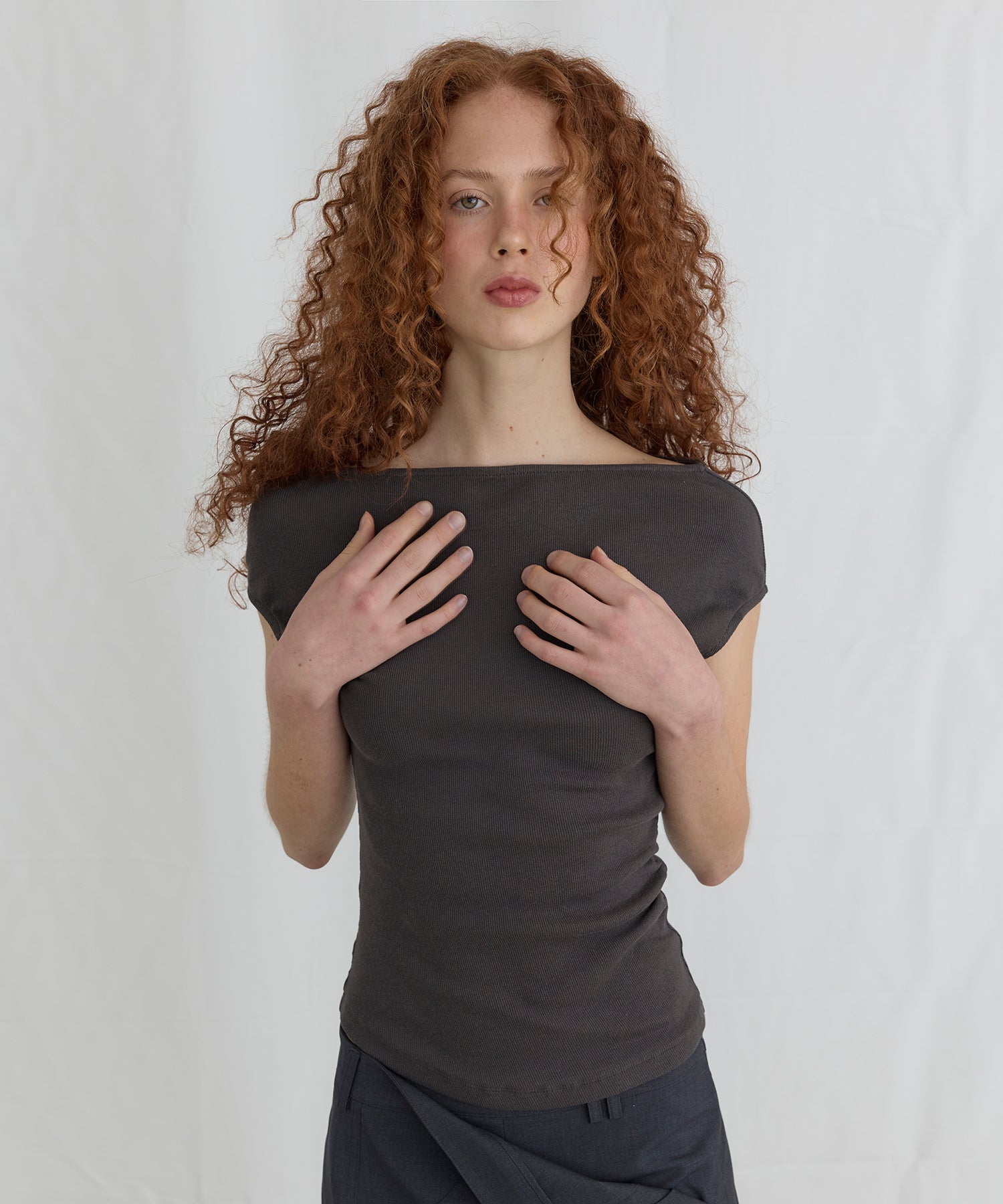 ordes-ss-25-drape-classic-top-charcoal