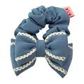 vonong-fw-25-ribbon-pom-pom-scrunch-blue-blue-s