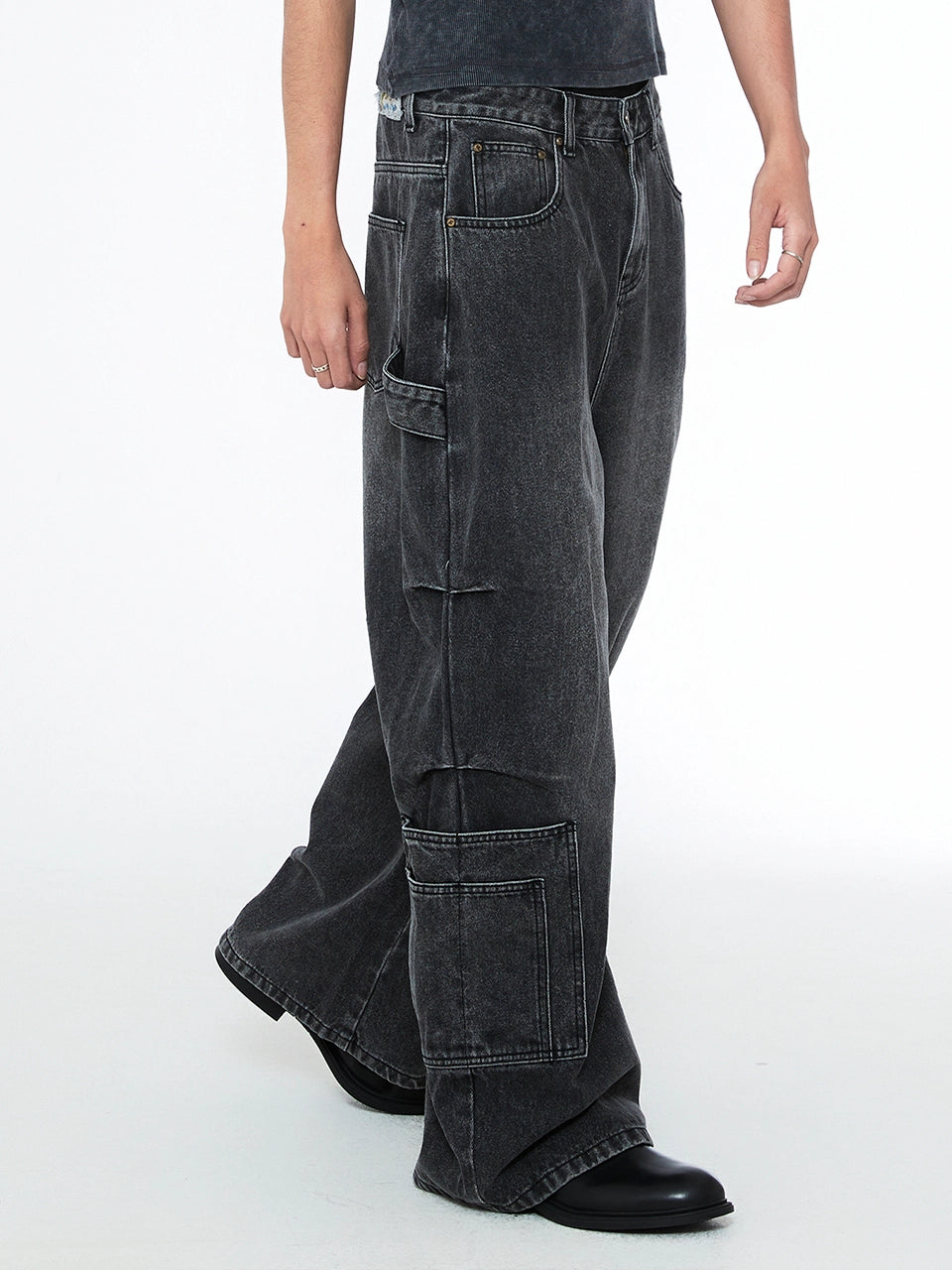 sserpe-ss-25-multi-pocket-carpenter-wide-denim-pants-charcoal-charcoal-s