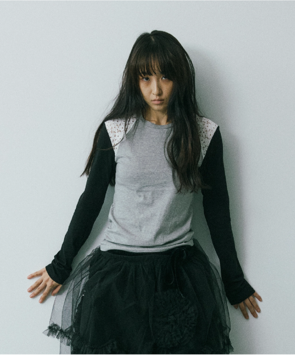 hokuspokus-fw-25-two-tone-lace-sugar-tee-black-black-s