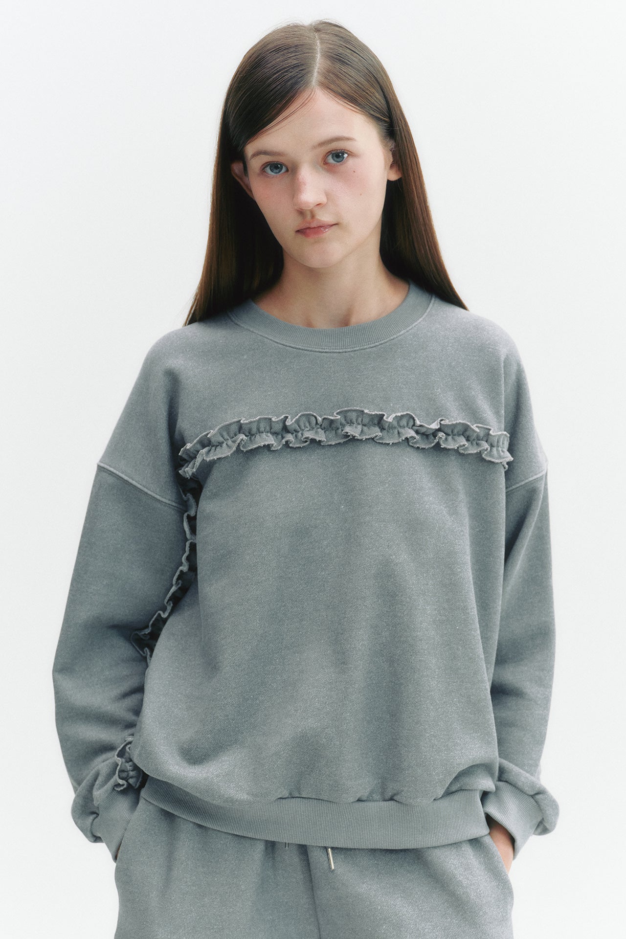 moilly-fw-25-pigment-frill-sweatshirt-charcoal-charcoal-s