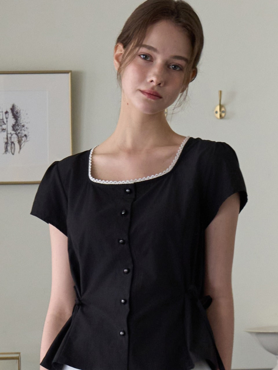 joorti-ss-25-lace-waist-blouse-black-j1768