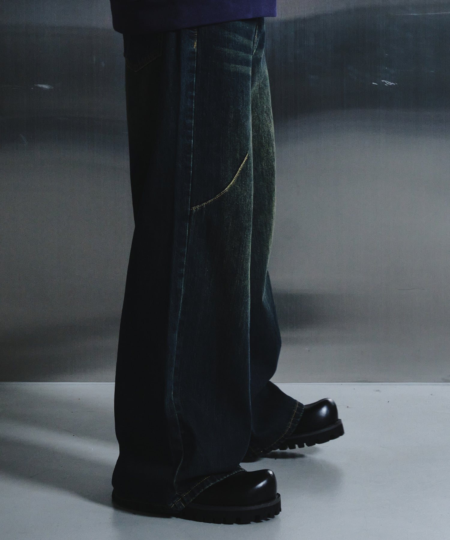 dwscompany-ss-25-curved-dart-denim-pants-(washed-blue)