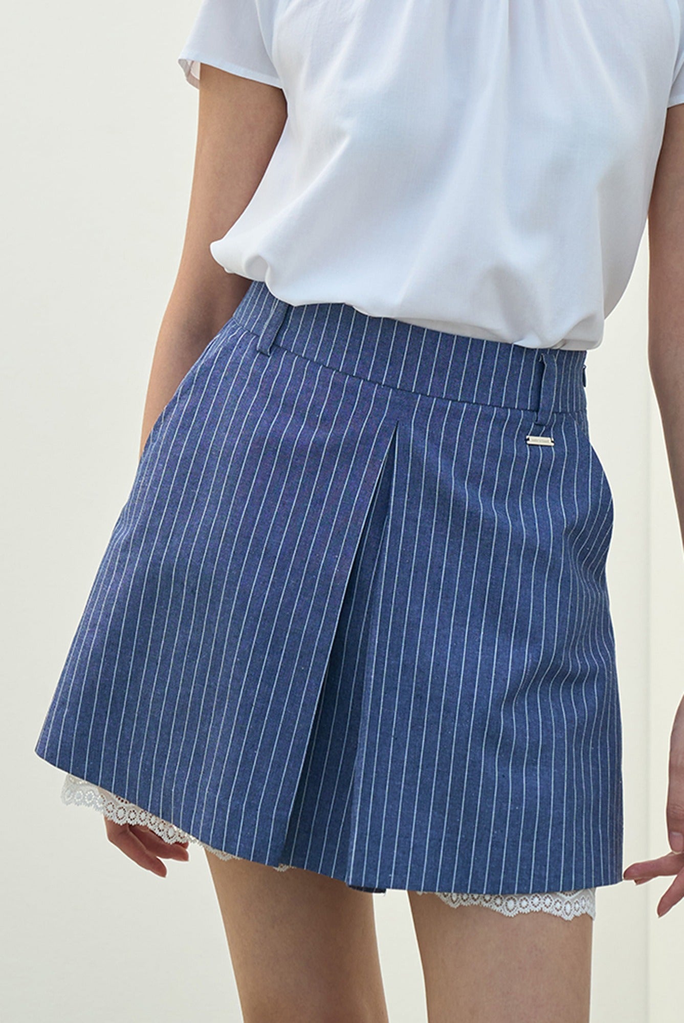 makeatoast-ss-25-stripe-lace-shorts-(stripe)