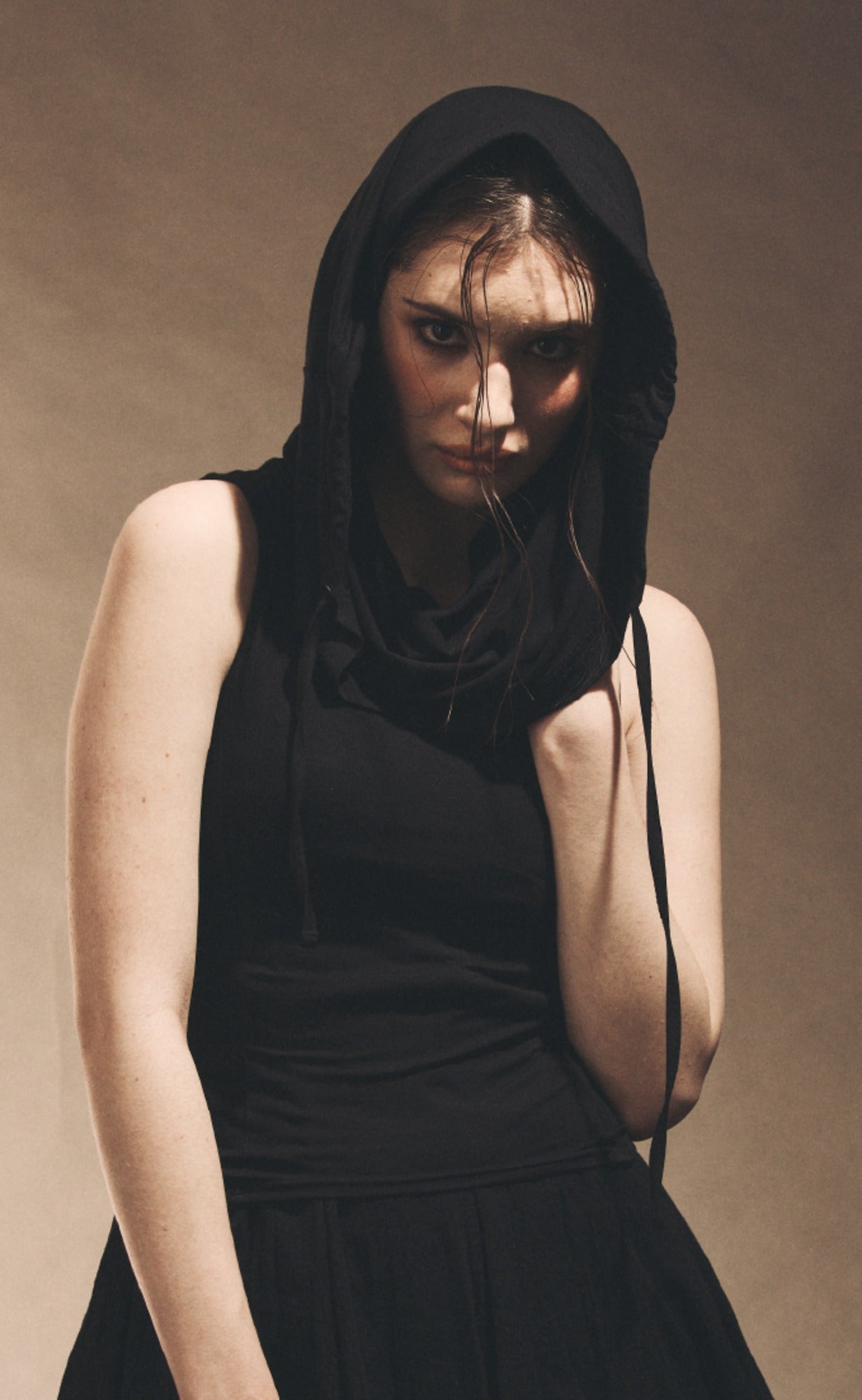 cutout-ss-26-cowl-hoodie-sleeveless-black-black-s