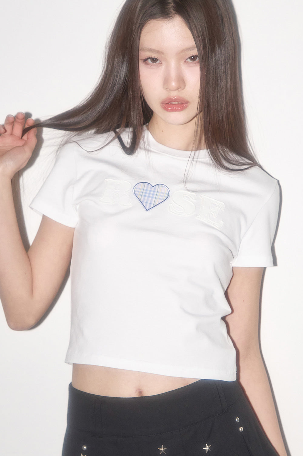 illigo-ss-25-rose-check-heart-fitted-tshirt-white-blue