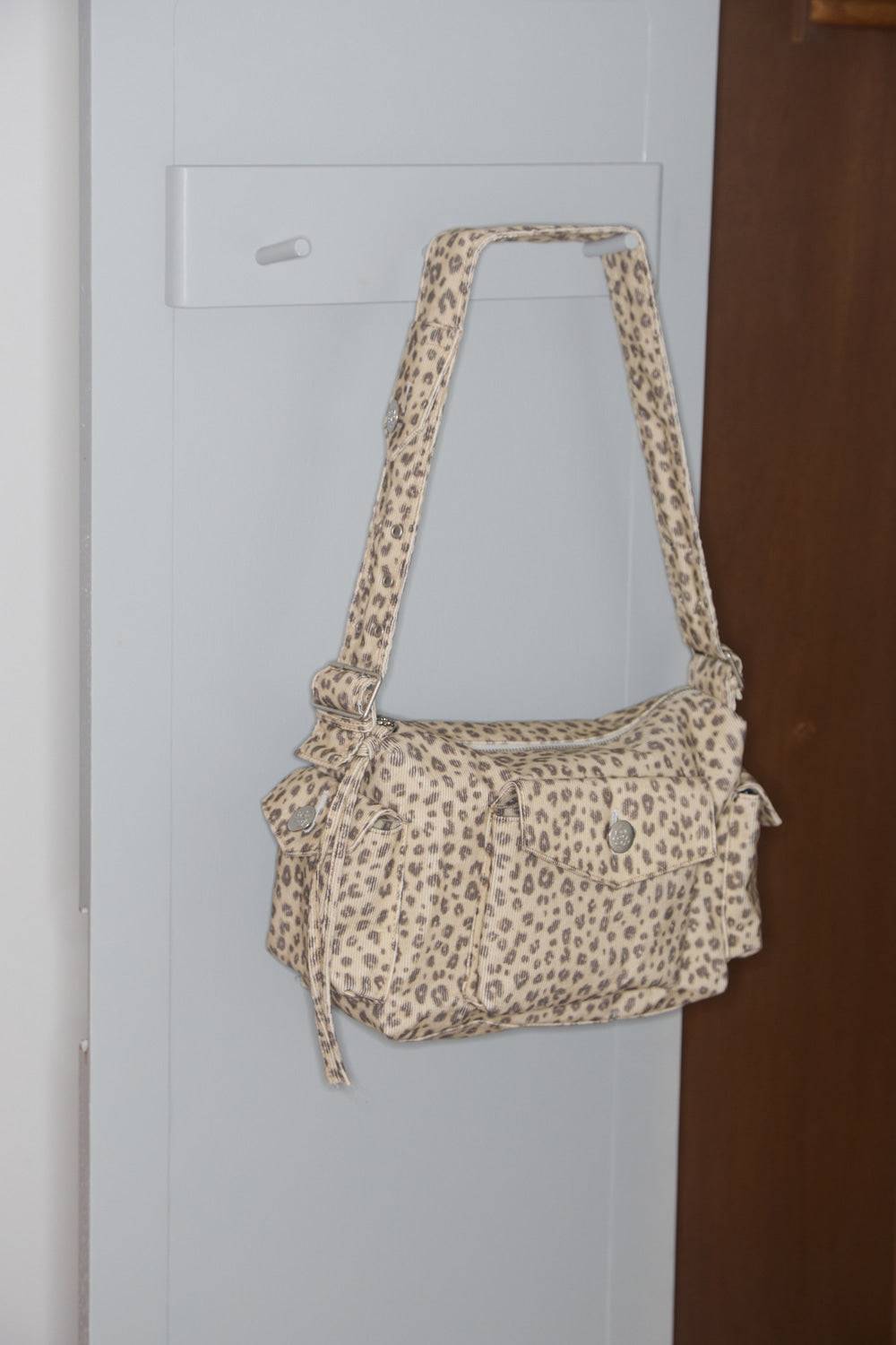shakiri-fw-25-shakiri-leopard-pocket-bag-beige-beige-s