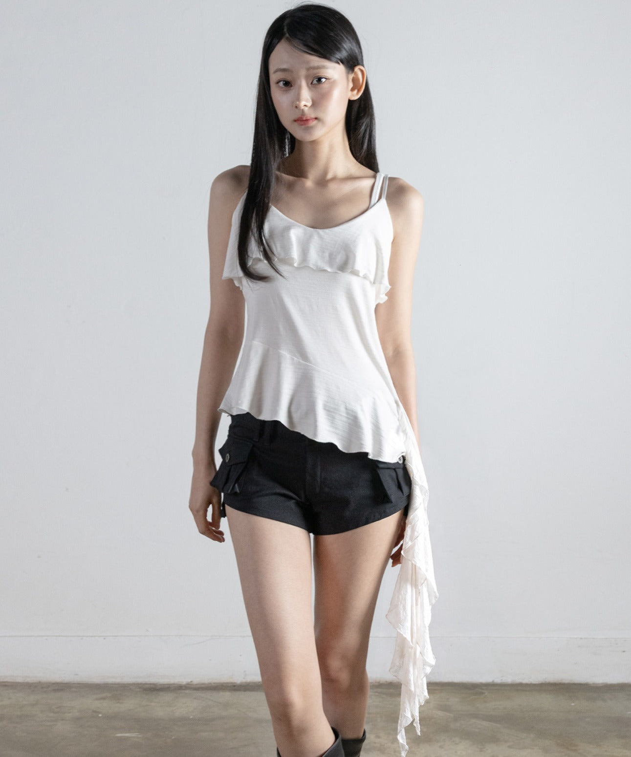 magoren-seoul-fw-26-oblique-ruffle-camisole-top-white-white-s