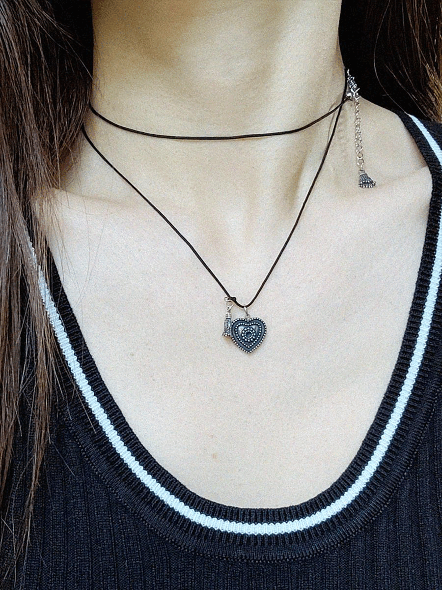 lombrillant-seasonless-vintage-heart-string-necris