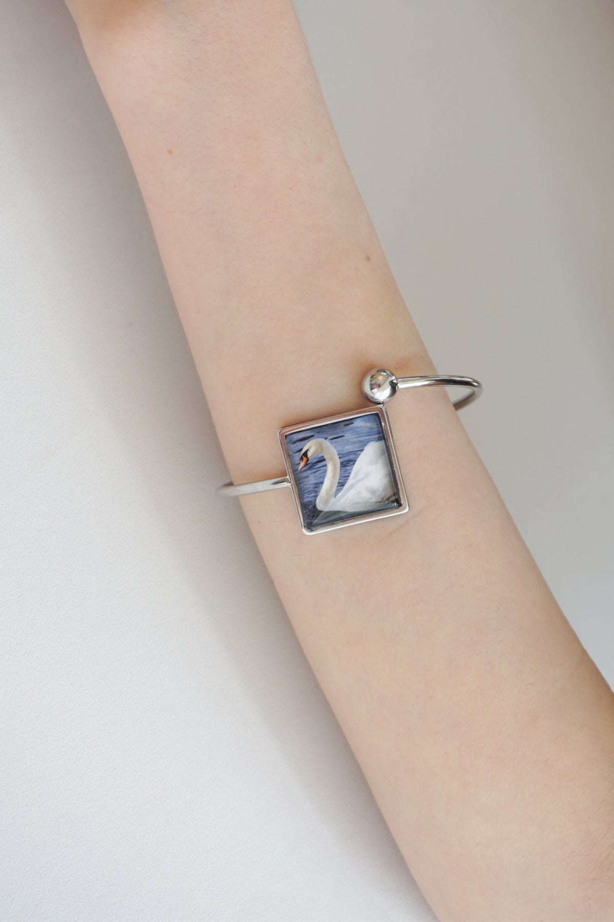 huggingoat-fw-26-swan-bracelet-silver-s