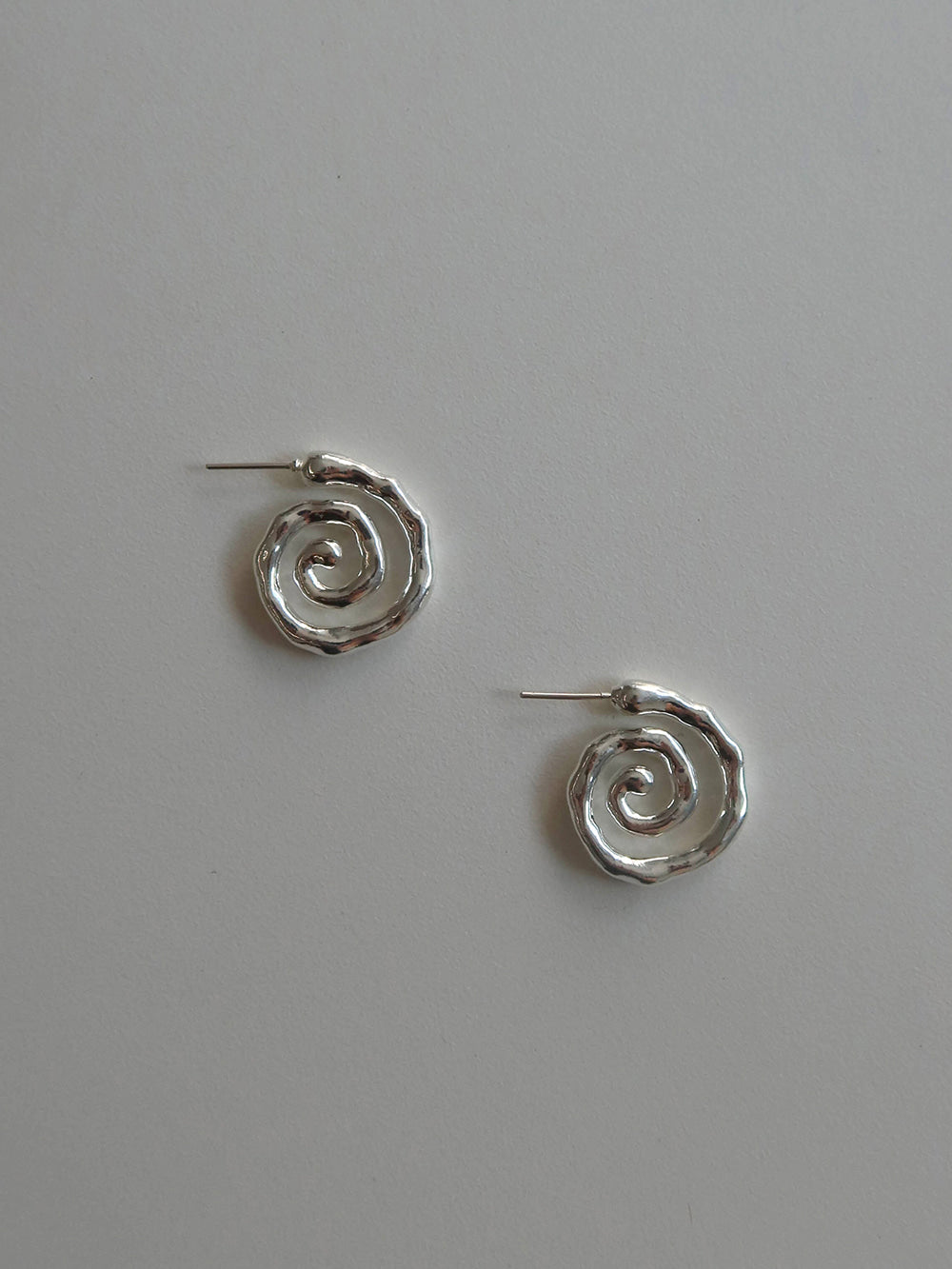 midnight-moment-ss-26-spiral-side-earring-silver-silver-s