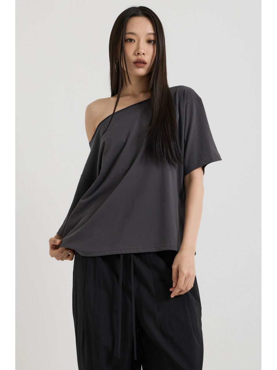 vadefy-ss-25-one-shoulder-t-shirt-charcoal-charcoal-s
