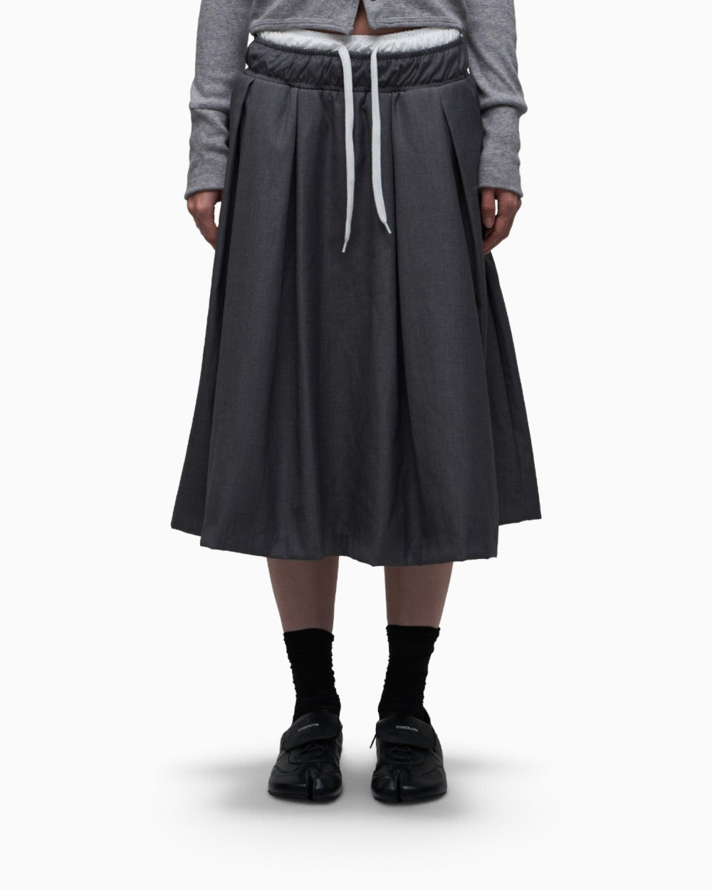 synerjyn-fw-26-layered-waist-midi-skirt-charcoal-charcoal-s