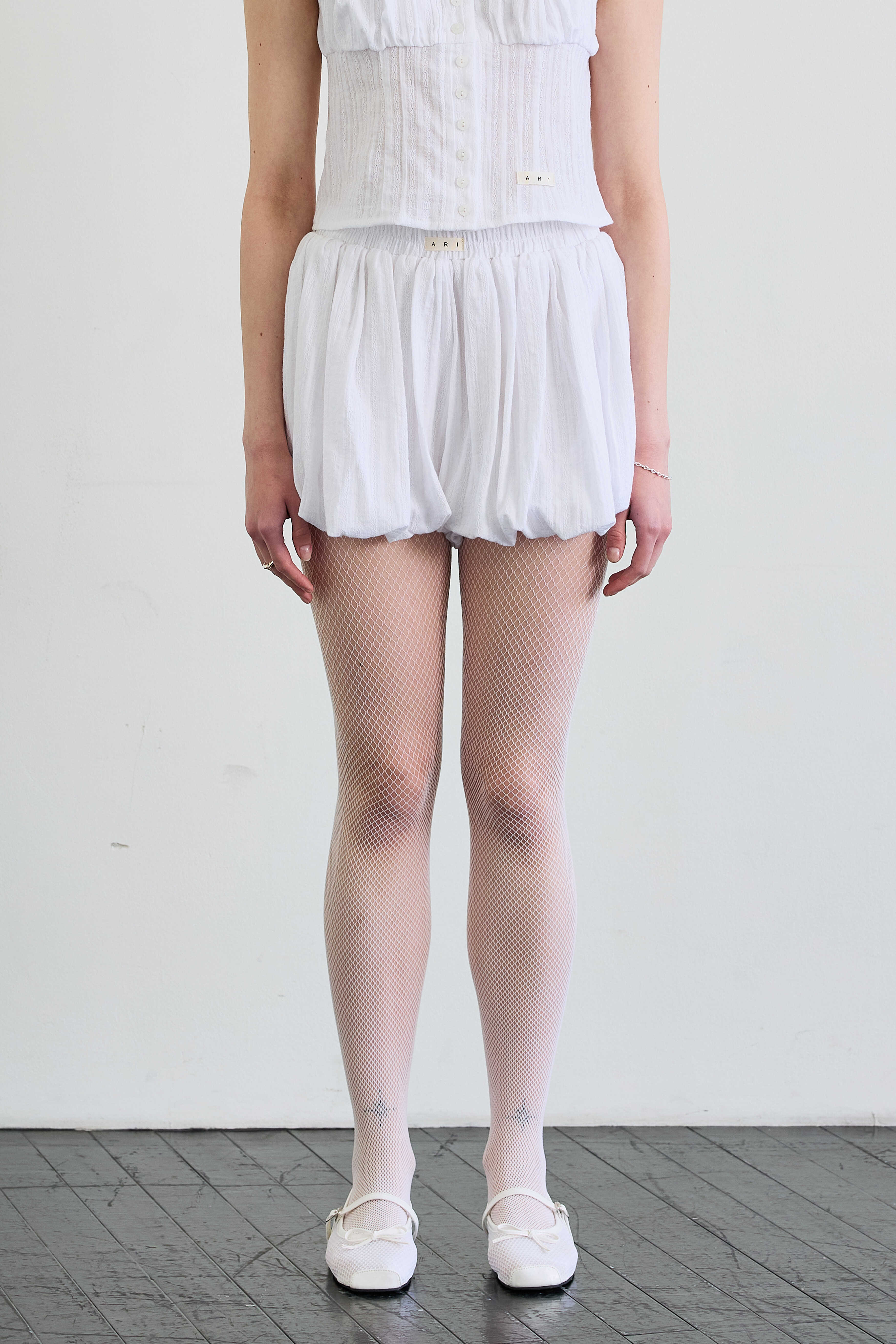 ari-ss-25-cuddly-balloon-skirt-pants-/-white