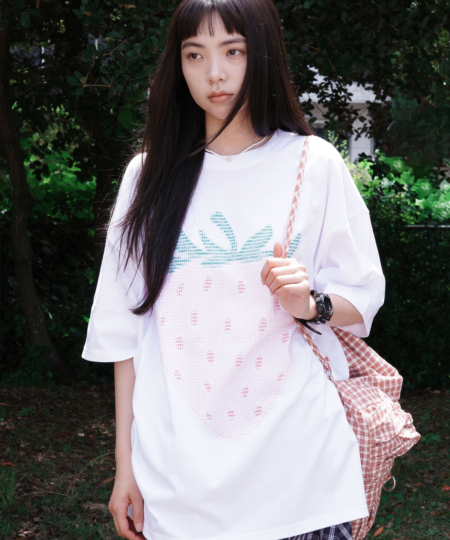 wonder-visitor-ss-25-ascii-strawberry-overfit-t-shirt-white-white-s