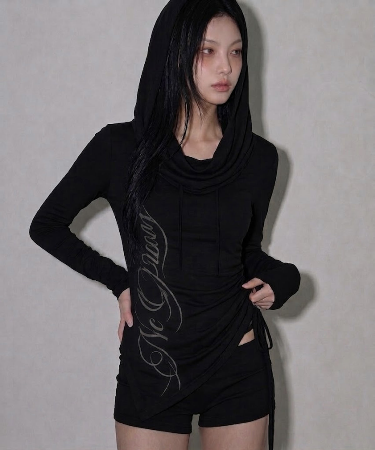 cutout-fw-26-graphic-cowl-hood-long-sleeve-black-black-s