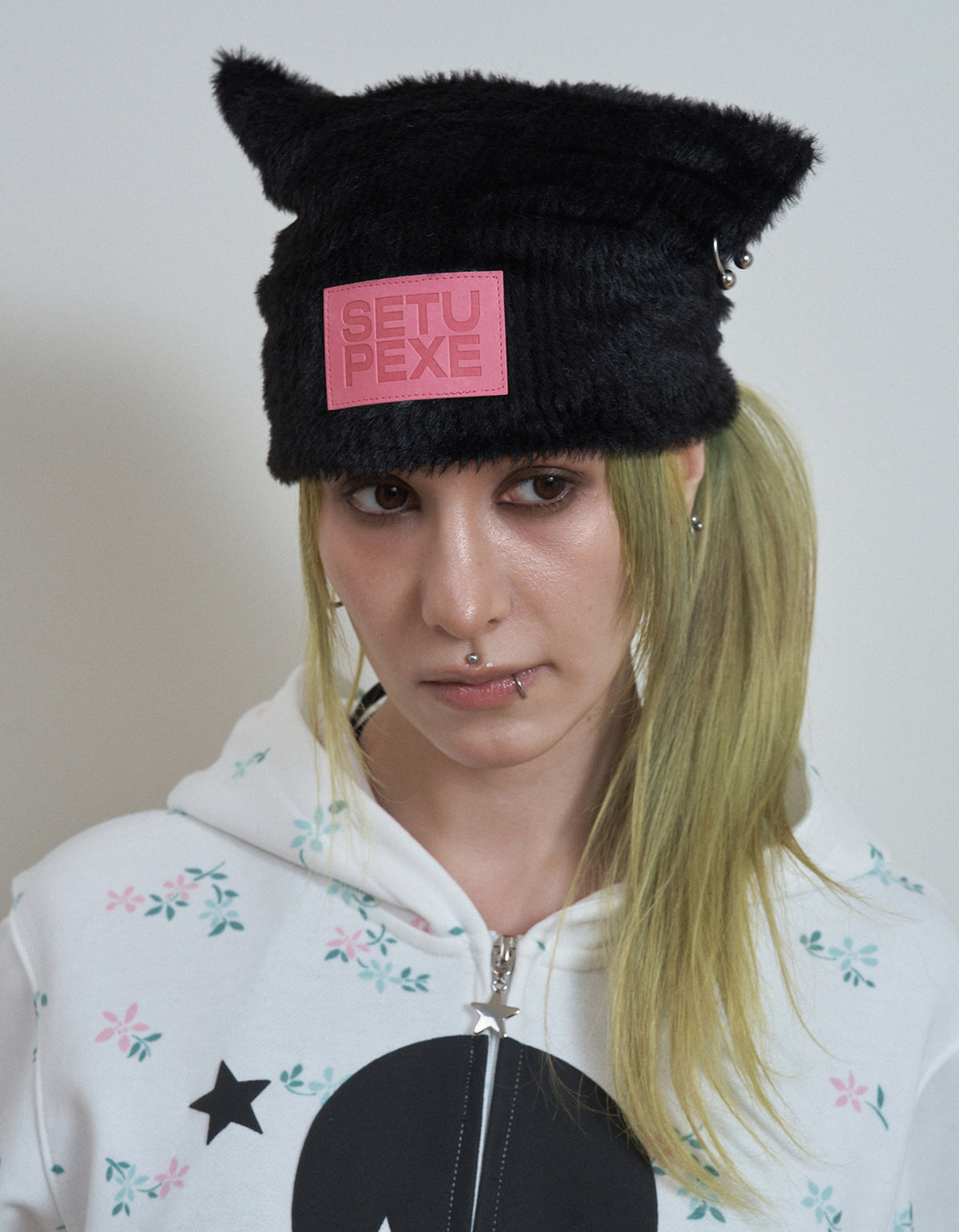 setup-exe-fw-26-cat-piercing-beanie-black-black-s