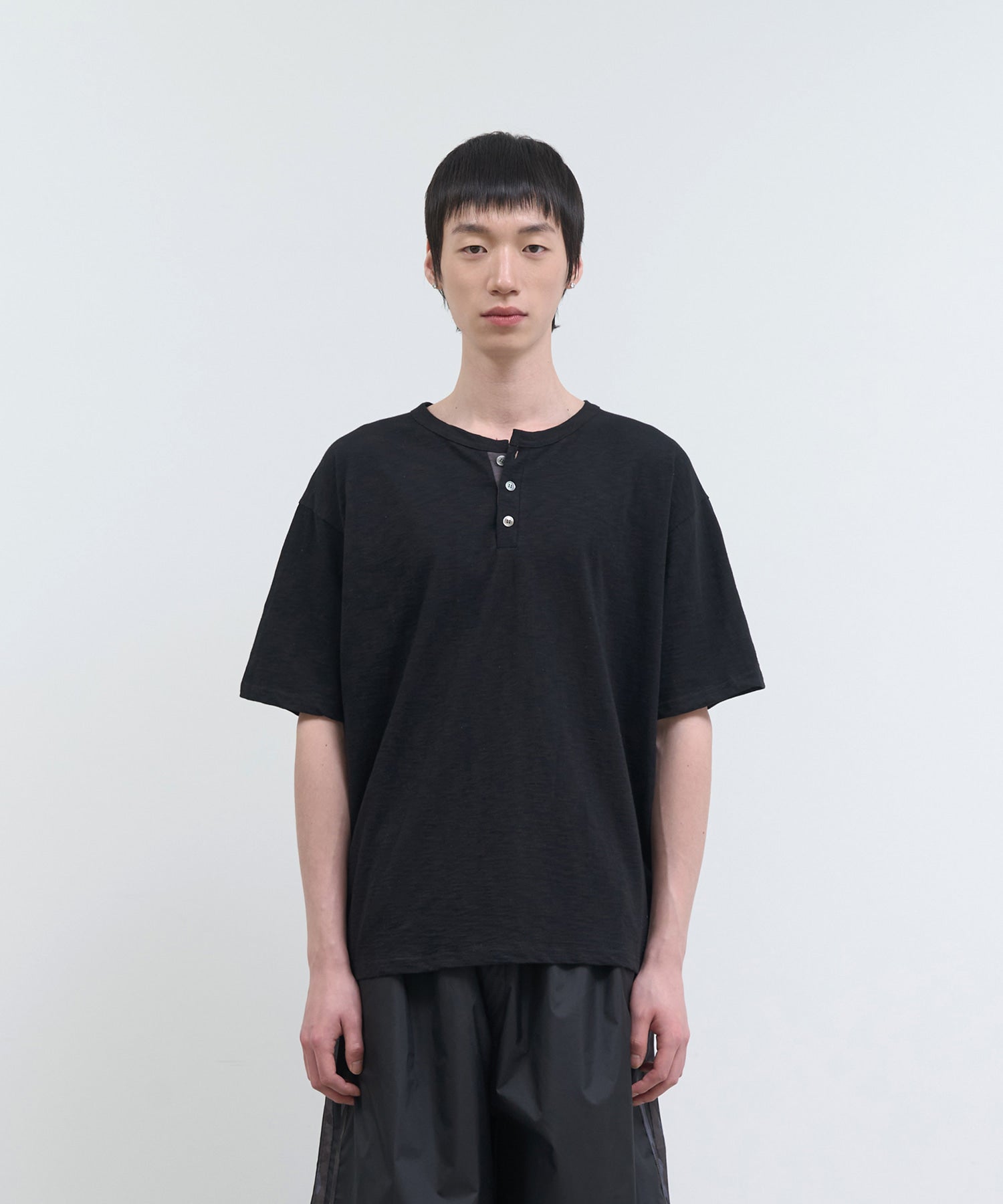 noise-ss-25-slub-cotton-henley-short-sleeve-t-shirt-black-black-s