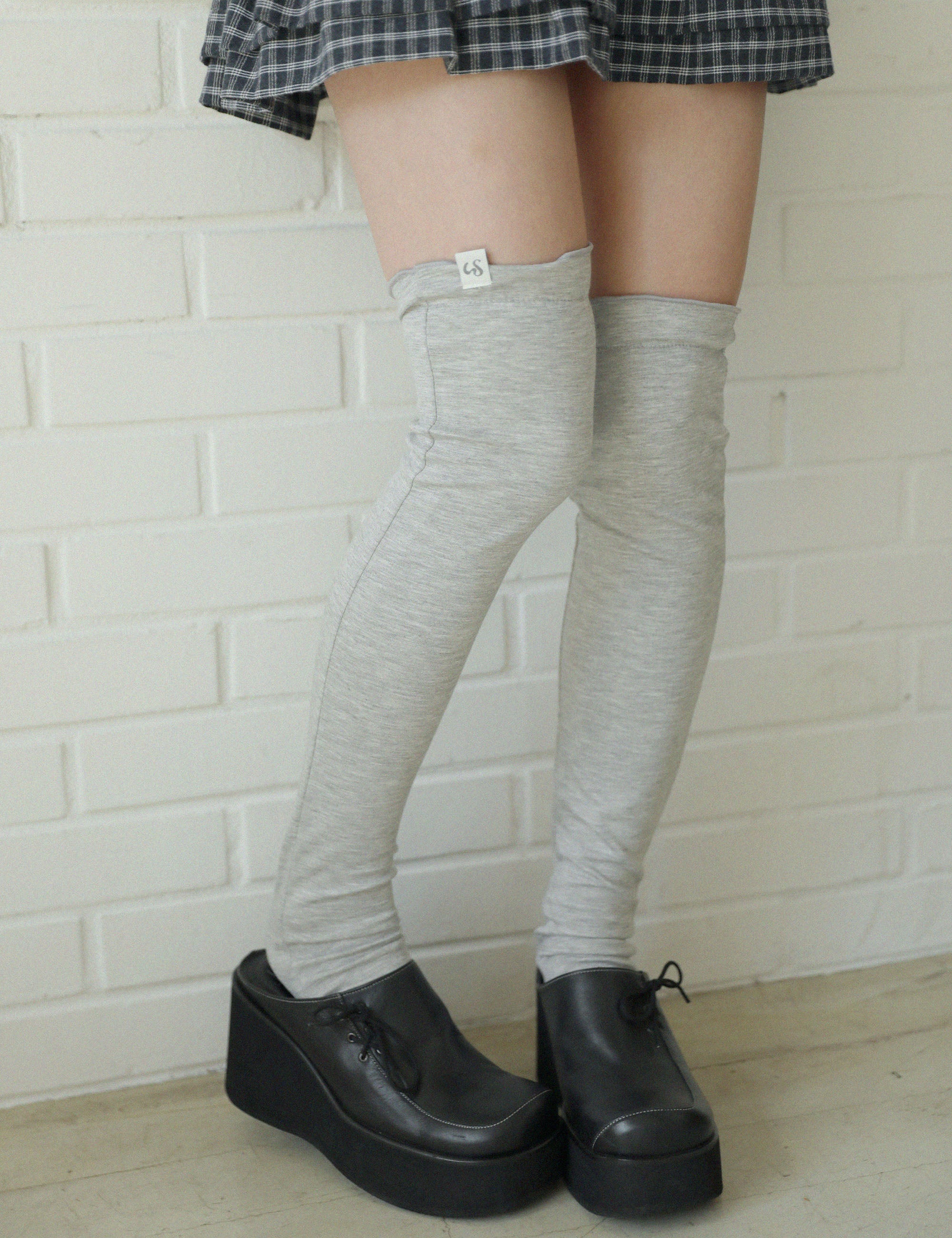 ugly-shadow-fw-25-knee-high-socks-grey-grey-s