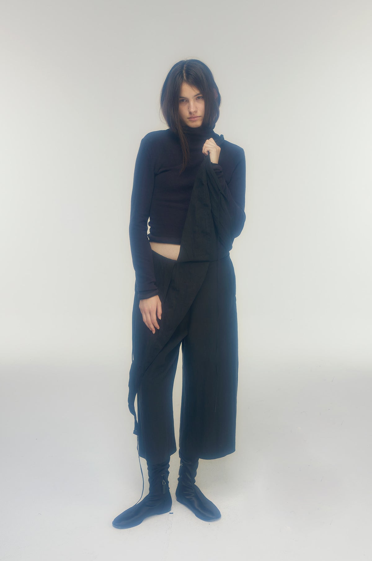 gimmetheyoung-fw-26-g-deep-v-crinkle-halter-jumpsuit-black-black-s
