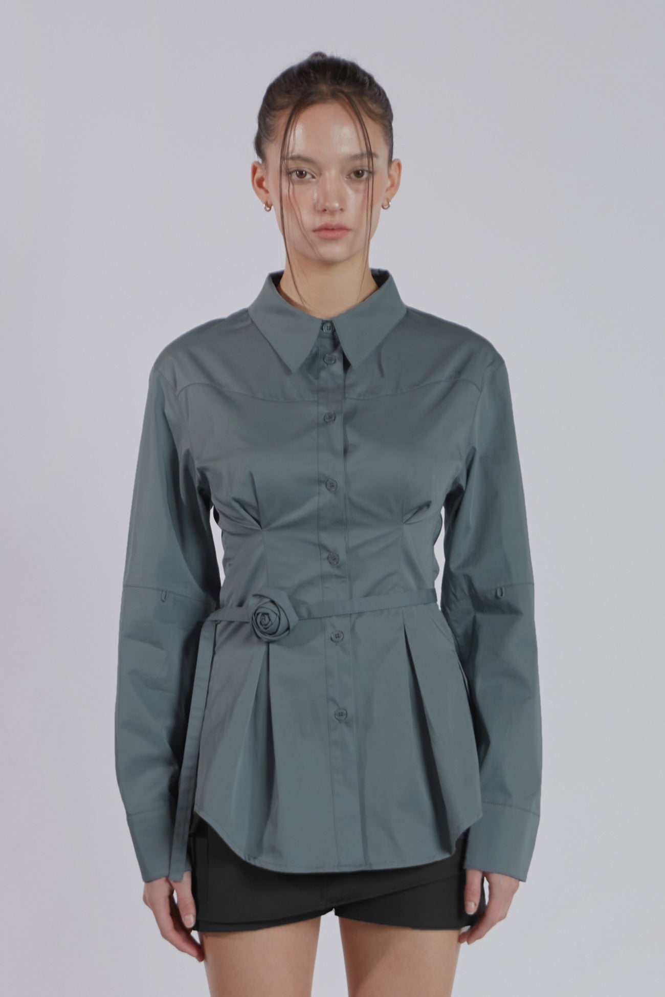 jinjuse-ss-26-pintuck-rose-belt-shirt-blue-gray-blue-gray-s