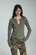 gimmetheyoung-fw-26-g-silver-orb-waffle-top-khaki-khaki-s
